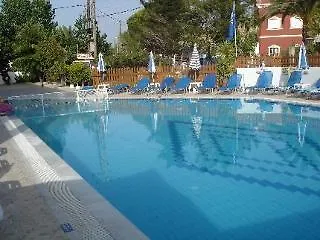 Christakis מלון 2*
